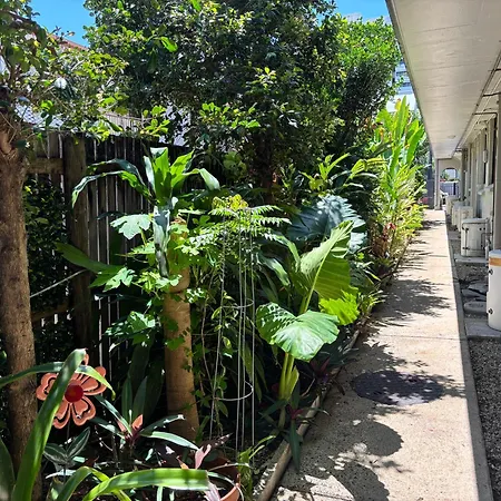 Tropical Ground-Floor Retreat Cairns Apartment Exterior photo