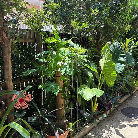 Tropical Ground-Floor Retreat Cairns Apartment Exterior photo
